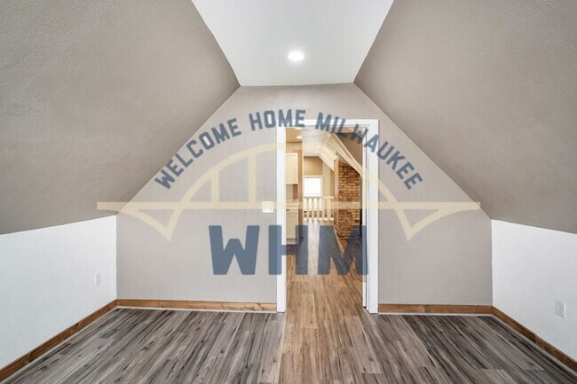 Building Photo - 2720 N Oakland Ave