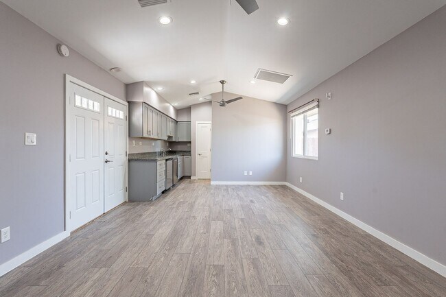 Building Photo - Spacious studio with just what you need!