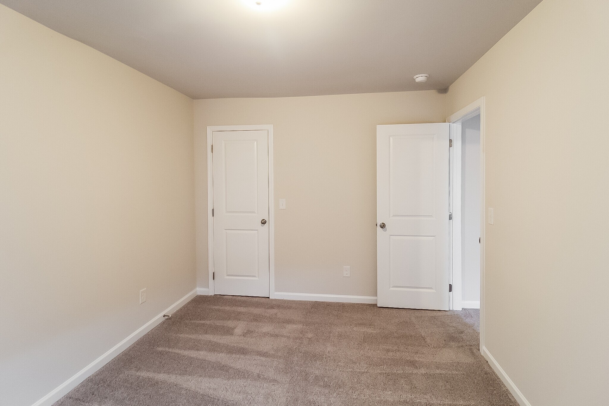 Building Photo - 2880 Saratoga Lake View