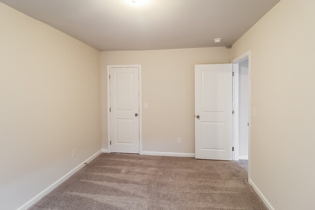 Building Photo - 2857 Saratoga Lake View