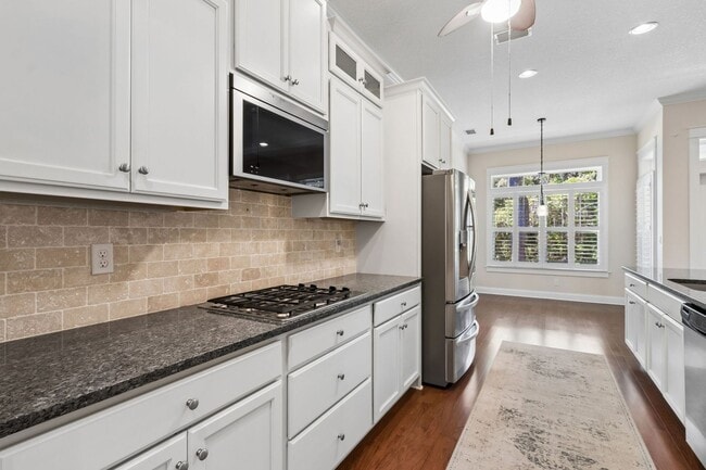 Building Photo - 4BR/3BA Home in Fernandina Beach – Great Location!