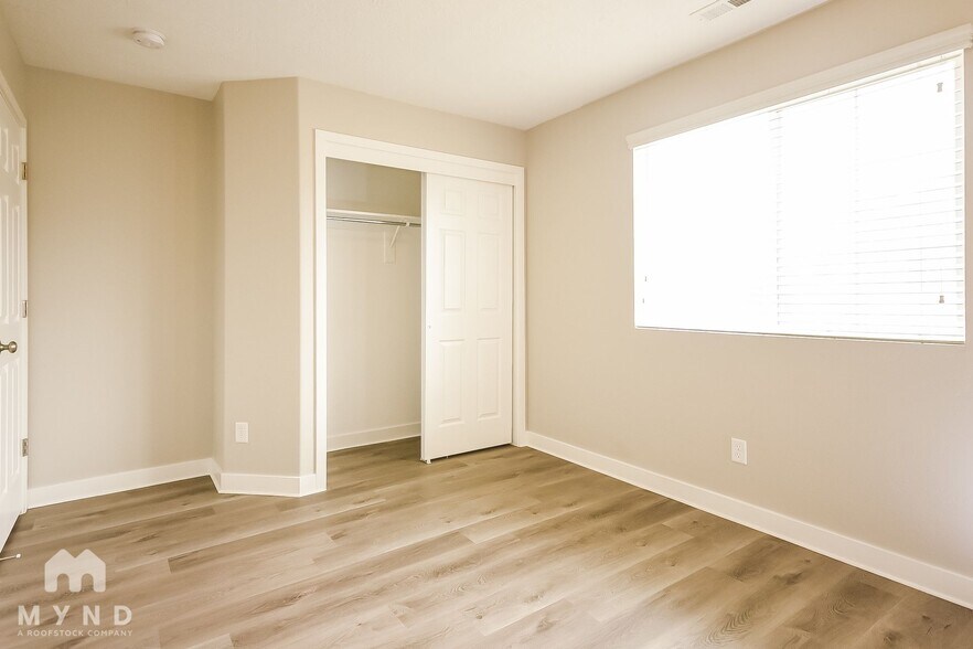 Building Photo - 961 Stonehaven Dr