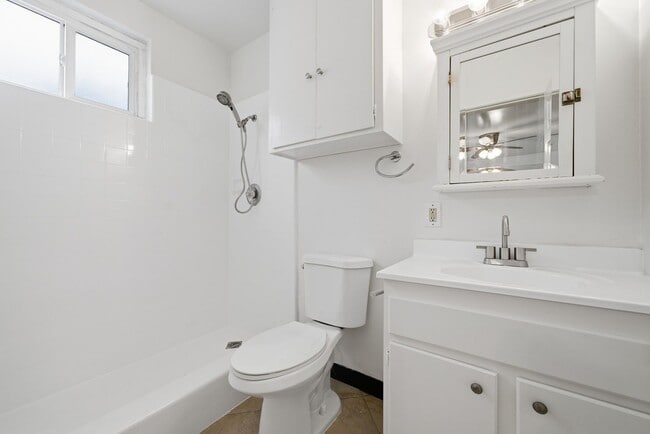 Building Photo - 4911-4911 River Ave