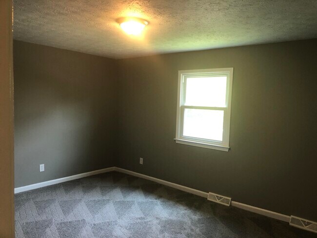 Building Photo - 3900 Sundart Dr