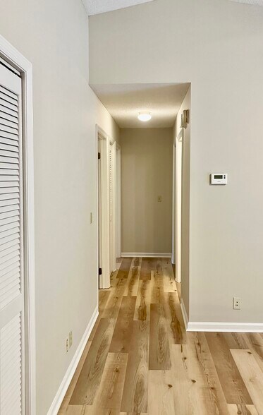 Building Photo - 204 Tuscarora Ct