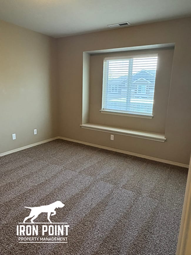 Building Photo - 16560 N Profit Cir