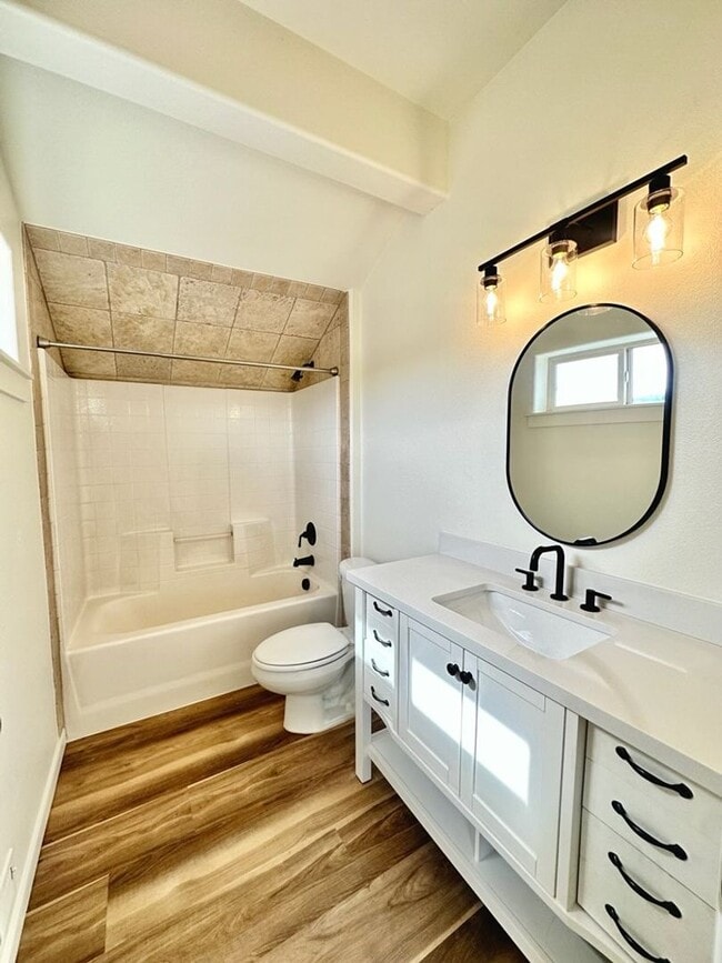 Building Photo - Cute little gated community 3 bed 2.5 bath...