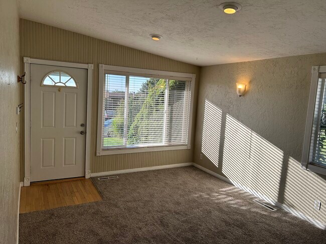 Building Photo - 2193 Penman Ln