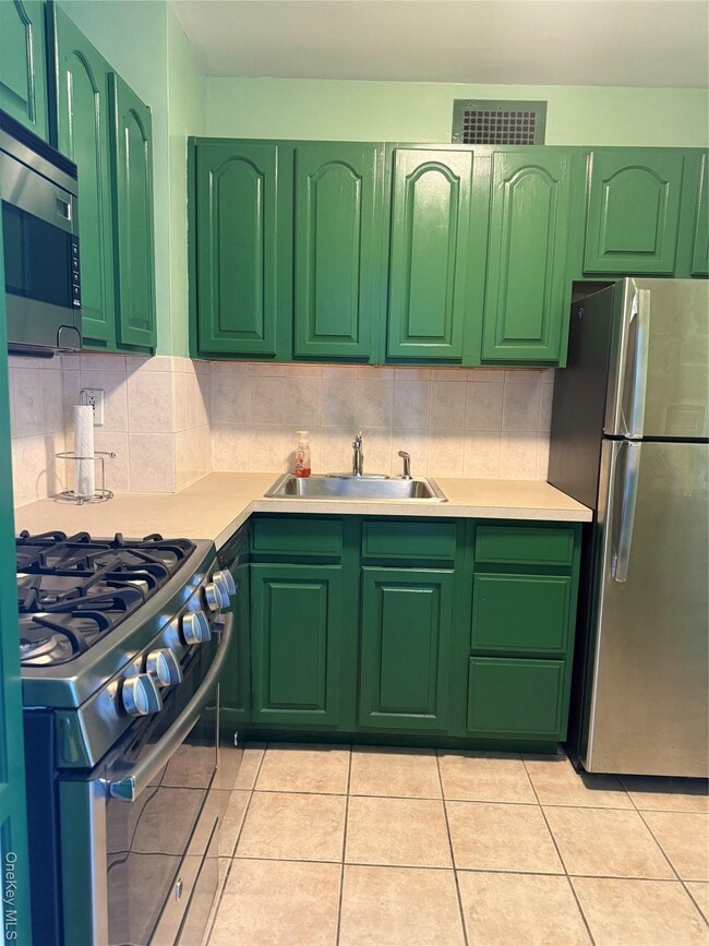 Building Photo - 61-20 Grand Central Pkwy