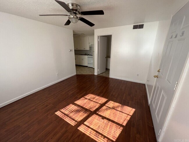 Building Photo - 505 Mimi Ln