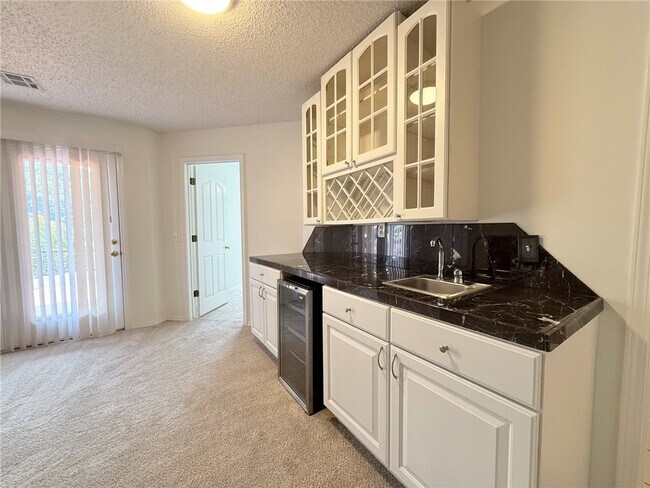 Building Photo - 18033 Broadview Dr