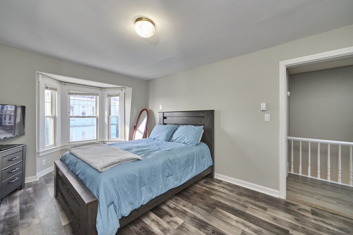 Building Photo - 128 G St