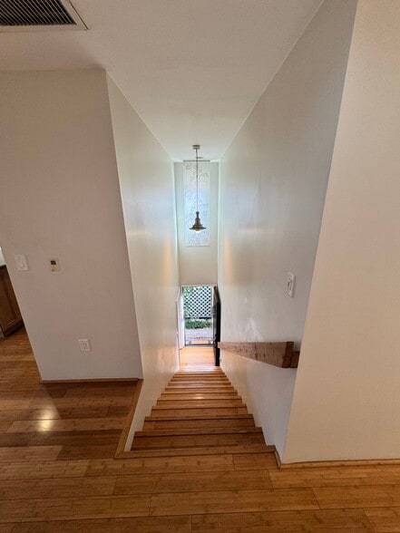 Building Photo - 1617 Lucile Ave