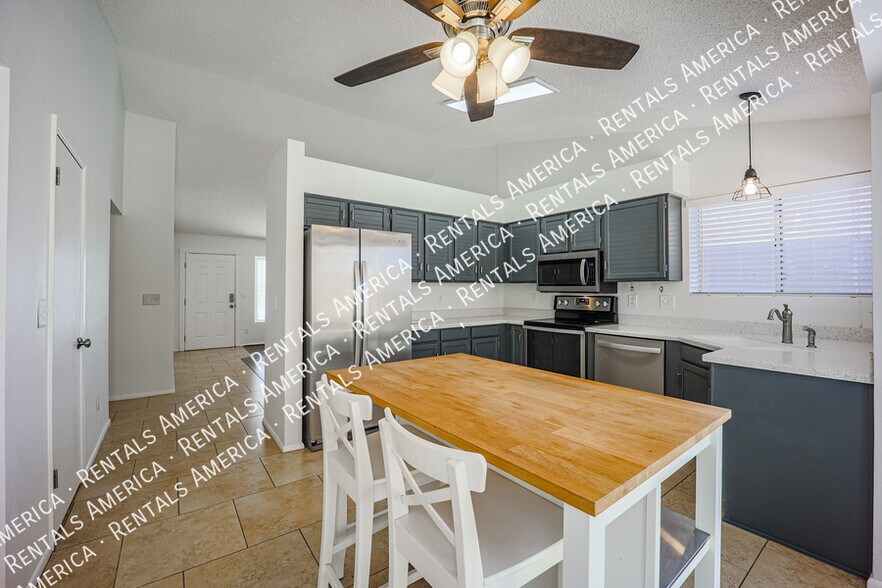 Building Photo - 1055 N Recker Rd
