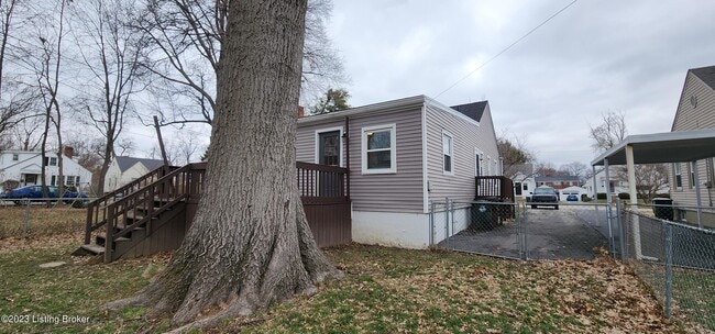 Building Photo - 208 Colonial Dr