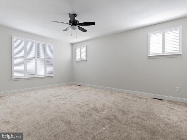 Building Photo - 240 Baldy Ln