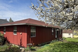 Building Photo - 31545 NW Hillcrest St