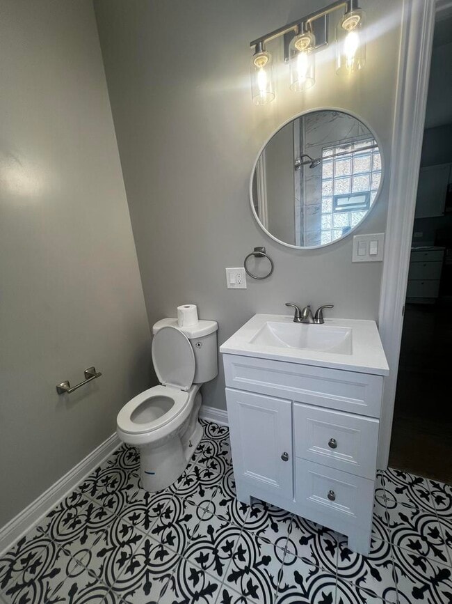 Building Photo - 3257 W Warren Blvd