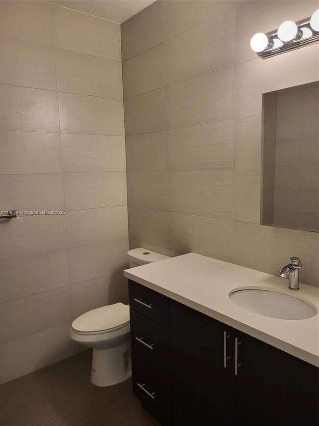 Building Photo - 1027 SW 11th Ave