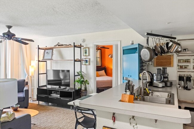 Building Photo - 3635 Seaside Dr