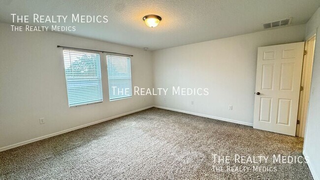 Building Photo - 2401 White Tail St