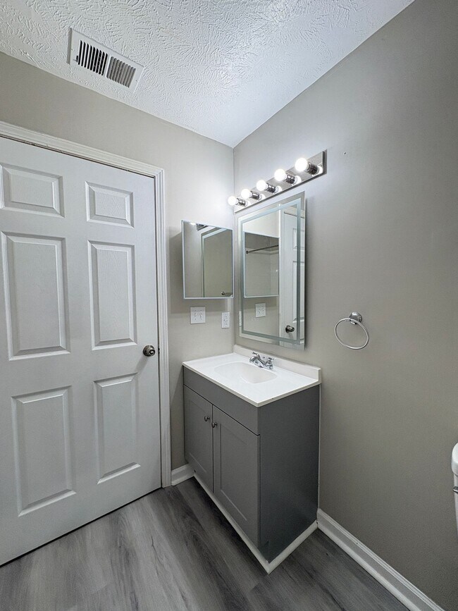 Building Photo - Bellagio Living III