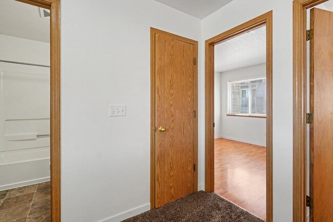 Building Photo - 5260-5262 Springcrest Drive