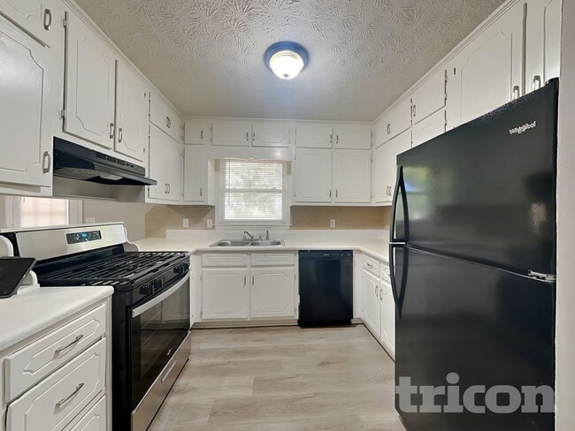 Building Photo - 60 Beaverdam Ct