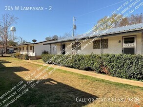 Building Photo - 204 W Lampasas-2