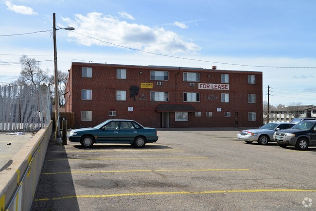 Building Photo - El Pinon