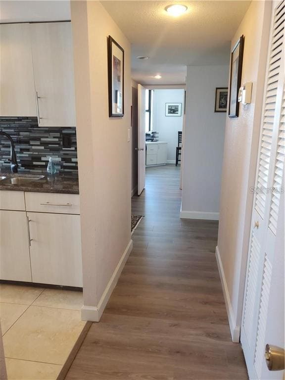 Building Photo - 1050 Longboat Club Rd