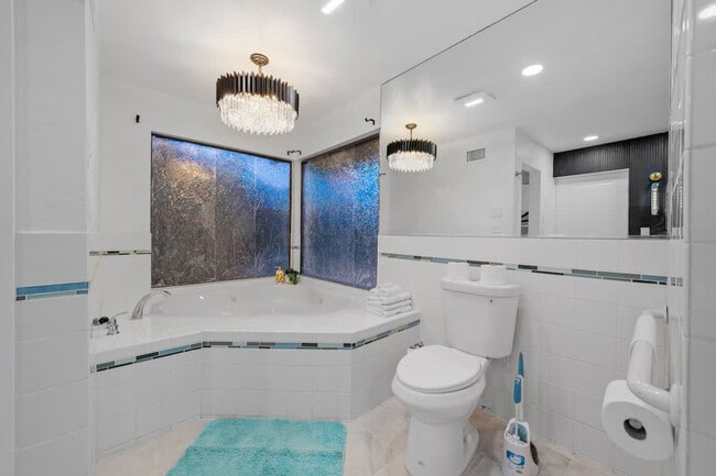 Building Photo - 5048 Bluff Pl