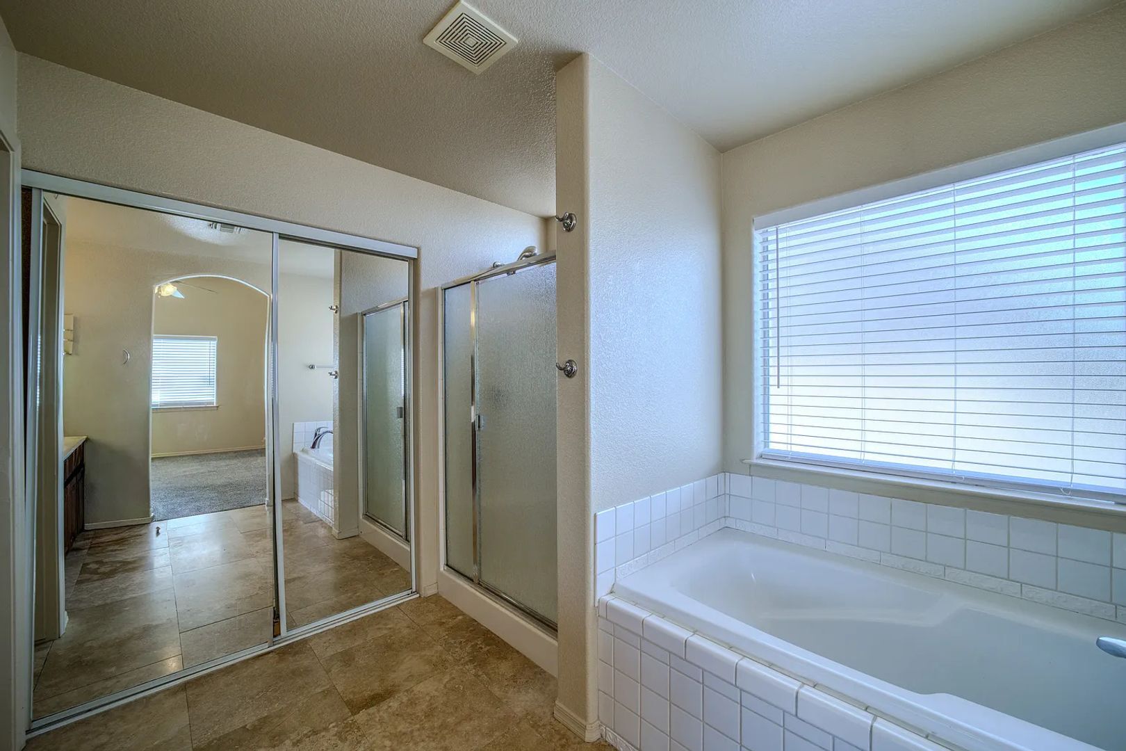 Building Photo - 1009 Heritage Dr