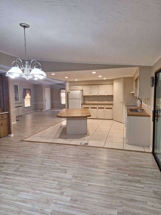 Building Photo - 17444 Raintree Ct