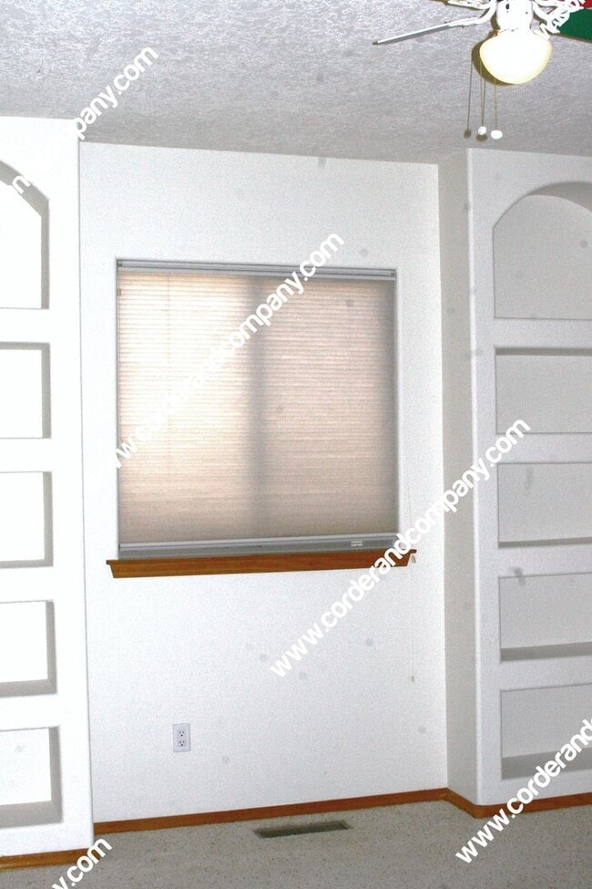 Building Photo - Beautiful 4 Bedroom, 2 Bathroom, 2 Car Gar...