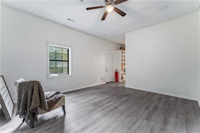 Building Photo - 10984 Tony Mountain Rd