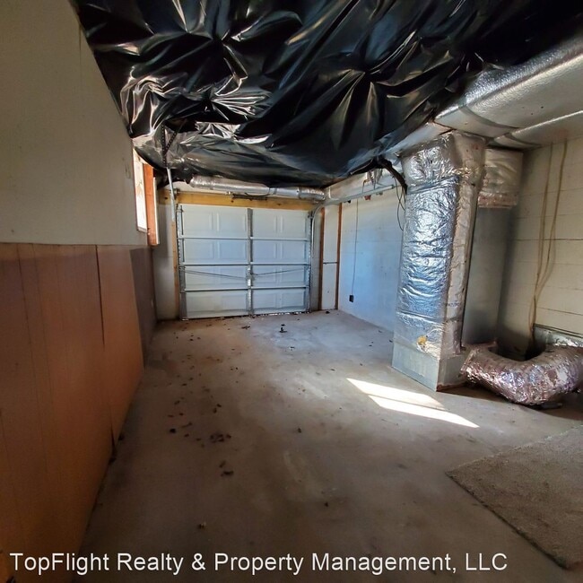 Building Photo - 4 br, 1 bath House - 108 Airport Rd.