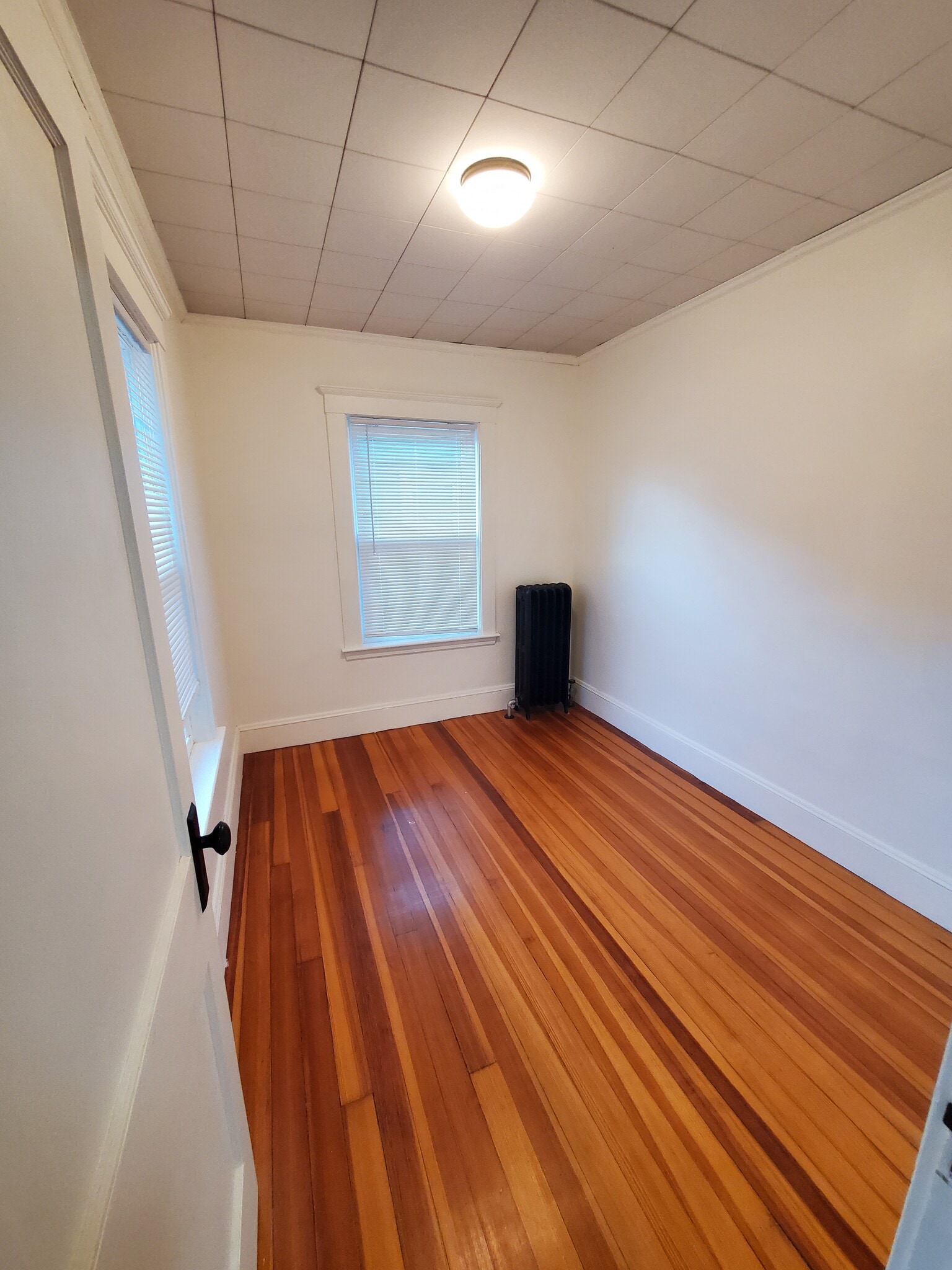 Building Photo - 25 Oak St