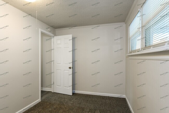 Building Photo - 16 St Laurence Dr