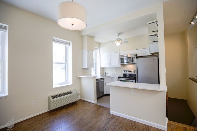 Building Photo - 1843 Mintwood Pl NW