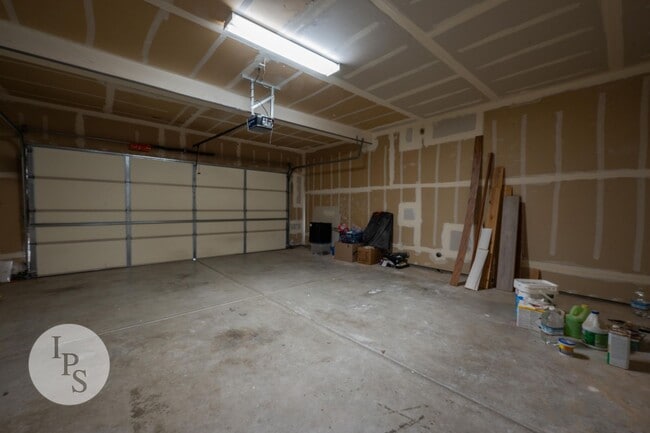 Building Photo - North Clovis Home, 4BR/3.5BA, CUSD - Lots ...