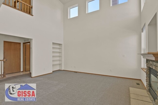 Building Photo - Beautiful home with views of Pikes Peak!