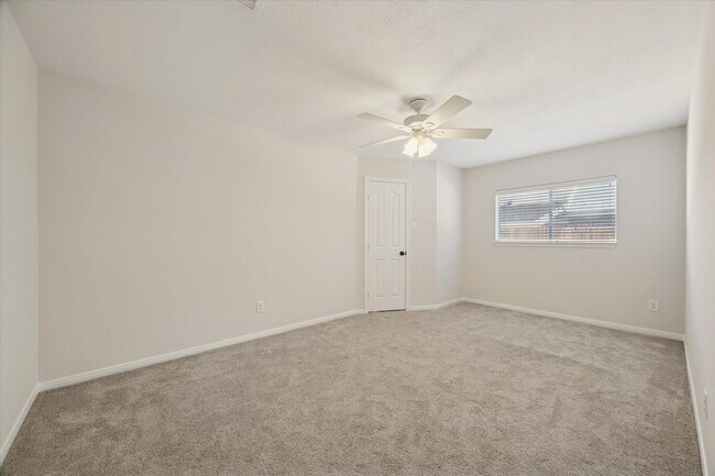 Building Photo - 501 Pine Bluff Dr