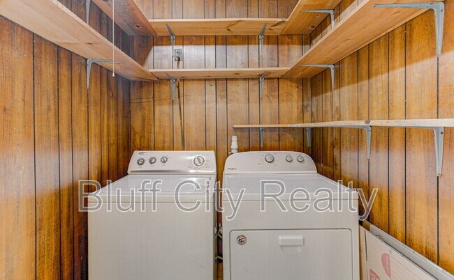 Building Photo - 1620 Sterling Dr