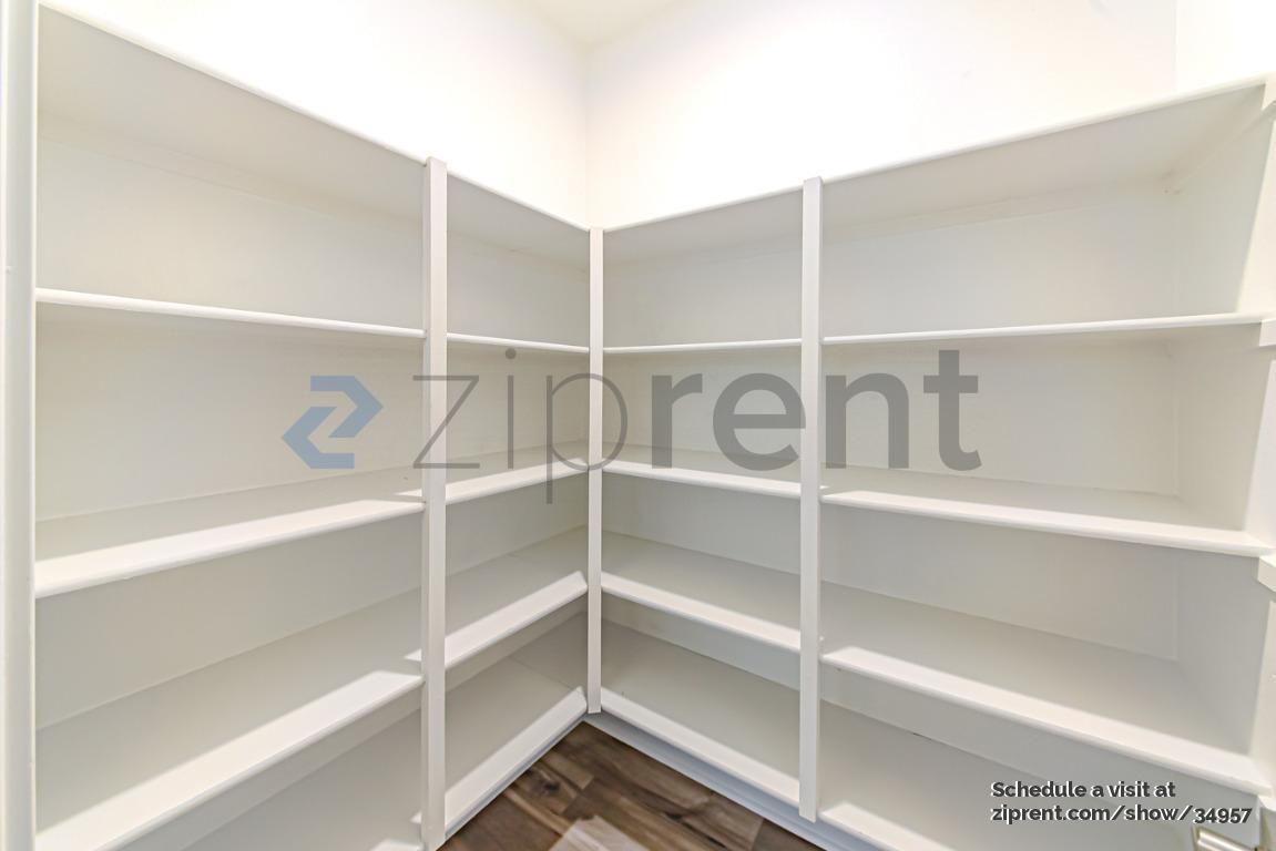 Building Photo - Unit
