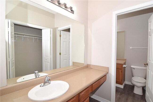 Building Photo - 3010 SE J St