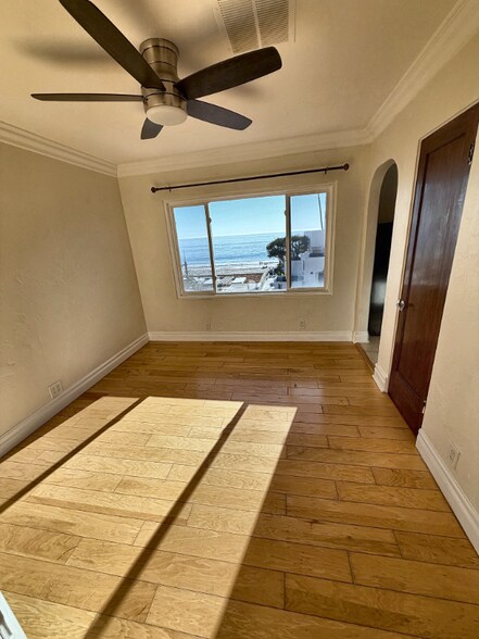 Building Photo - 212 N Coast Hwy