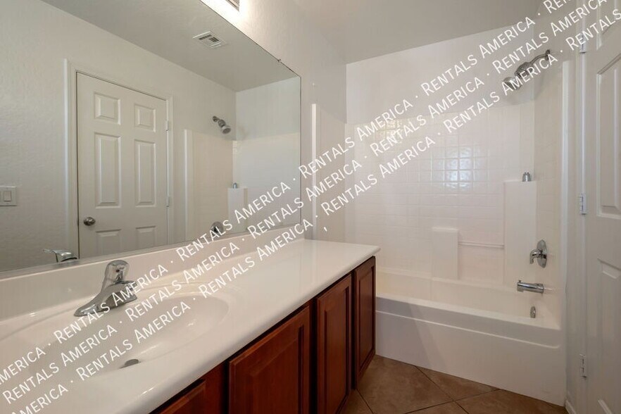 Building Photo - 2715 S Cupertino Dr