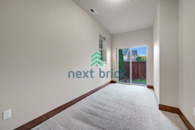 Building Photo - Charming 3-Bed, 2.5-Bath Haven with 1997 Sq Ft in Renton, WA!