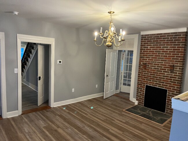 Building Photo - 9 E Broad Way